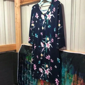 Serra size medium dress navy with floral print